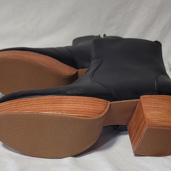 Chic Black Leather Heeled Boots - Picture 4 of 6